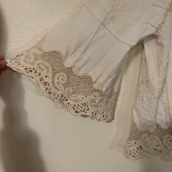Lace embroidered top, with bell sleeves. Sleeves have side slits. EUC - Picture 2 of 9